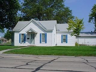 1st image of 302 E 9th St