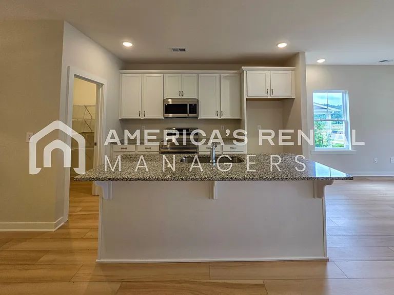 1017 Grand River Blvd W — Photo 15