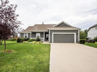 22053 Falcon Ridge Dr, Spring Hill, KS 66083