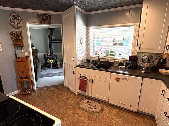 3rd image of 744 S 5th St