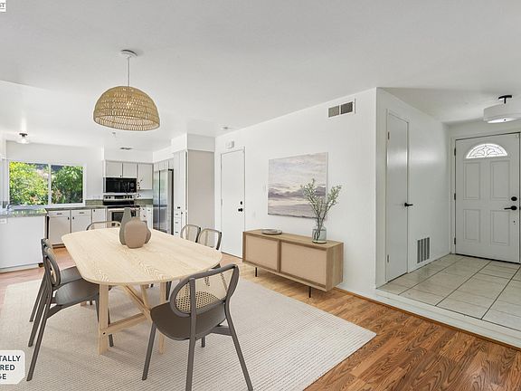 2nd image of 2884 Lyon Cir