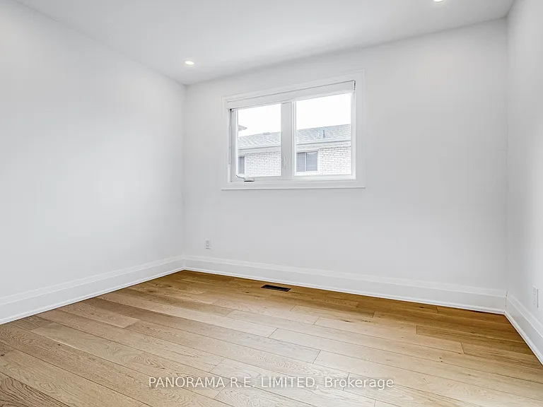 674 Netherton Cres #LOWER — Photo 7