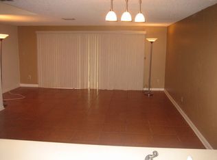 8820 NW 47th St, Sunrise, FL 33351