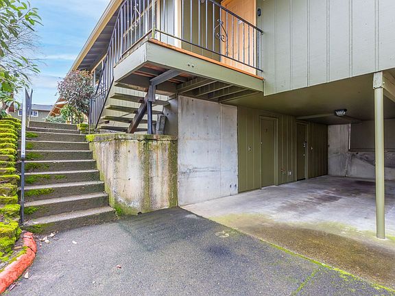 4th image of 17420 NE Halsey St #11