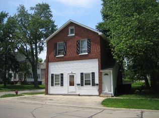 637 N 10th St, Dekalb, IL 60115