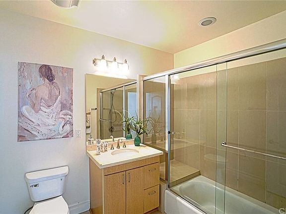 2nd image of 917 S New Hampshire Ave Unit 315