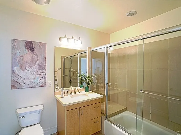 917 S New Hampshire Ave #315 — Photo 2