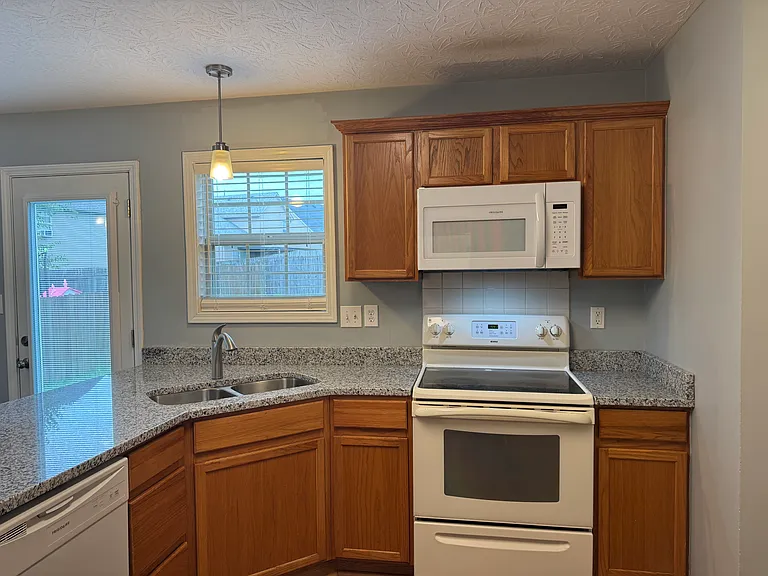111 Warren Pass — Photo 10