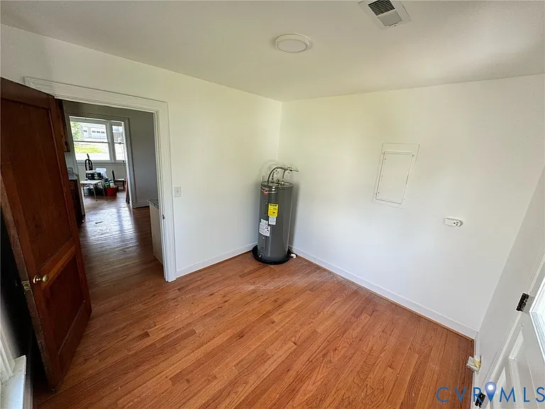 2922 Lincoln Ave — Photo 3
