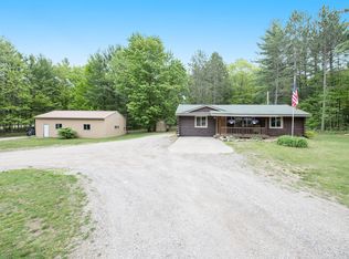 1709 Chippewa Beach Rd, Indian River, MI 49749