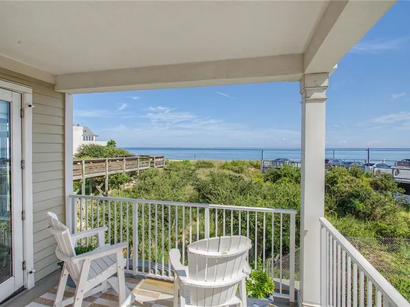3800 Dupont Cir Unit 206, Virginia Beach, VA 23455