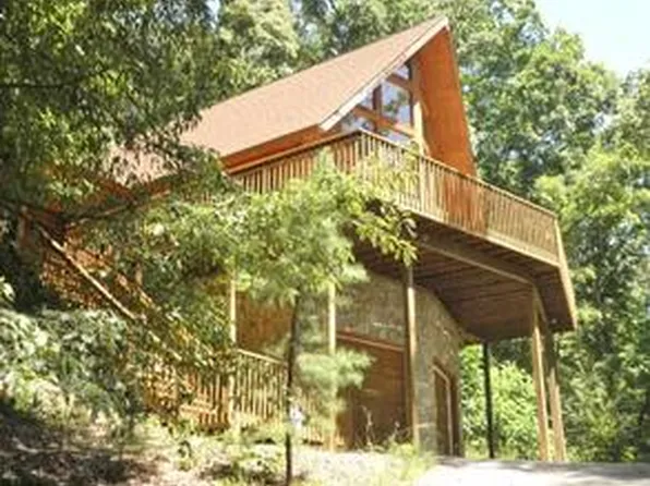 805 Whispering Falls Dr, Pickens, SC 29671