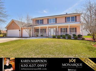 959 E Amberwood Cir, Naperville, IL 60563