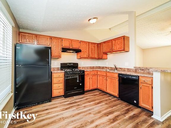 5th image of 4925 River Trail Ct