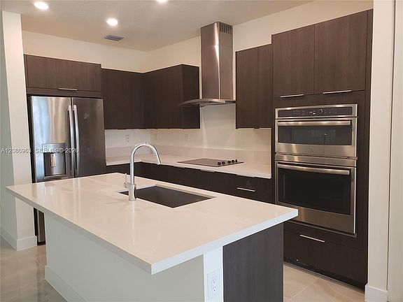 3rd image of 10275 NW 66th St
