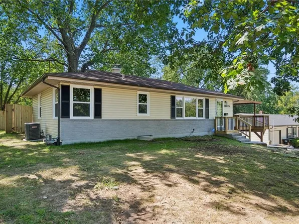 10015 E 31st St S, Independence, MO 64052