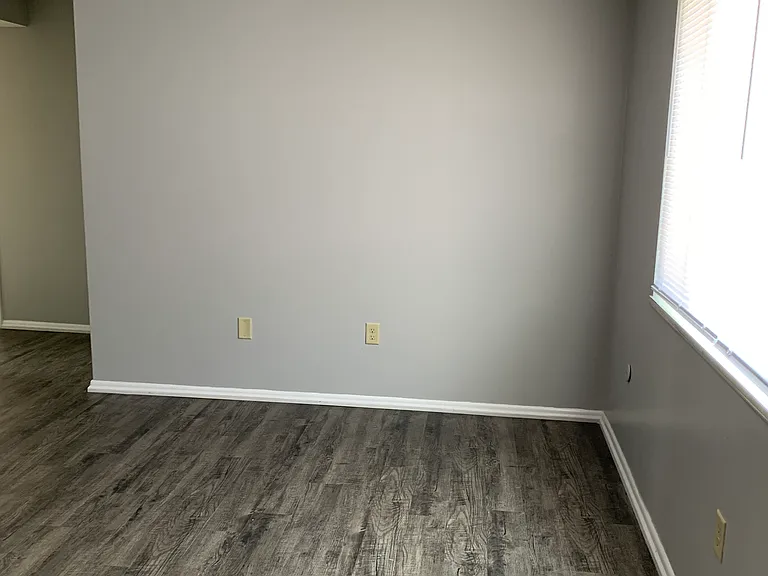 122 Maynard Dr — Photo 3