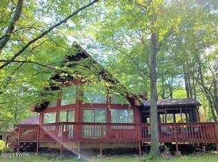 121 Ravenhill Rd, Tamiment, PA 18371