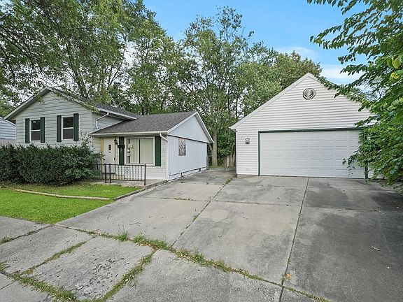 4th image of 22207 E Churchill Dr