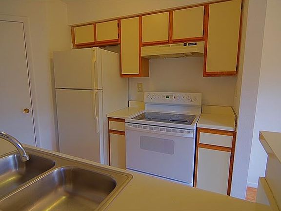 4th image of 8647 Mallard Reserve Dr Unit 103