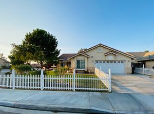 15952 Holly Brook Rd, Victorville, CA 92395