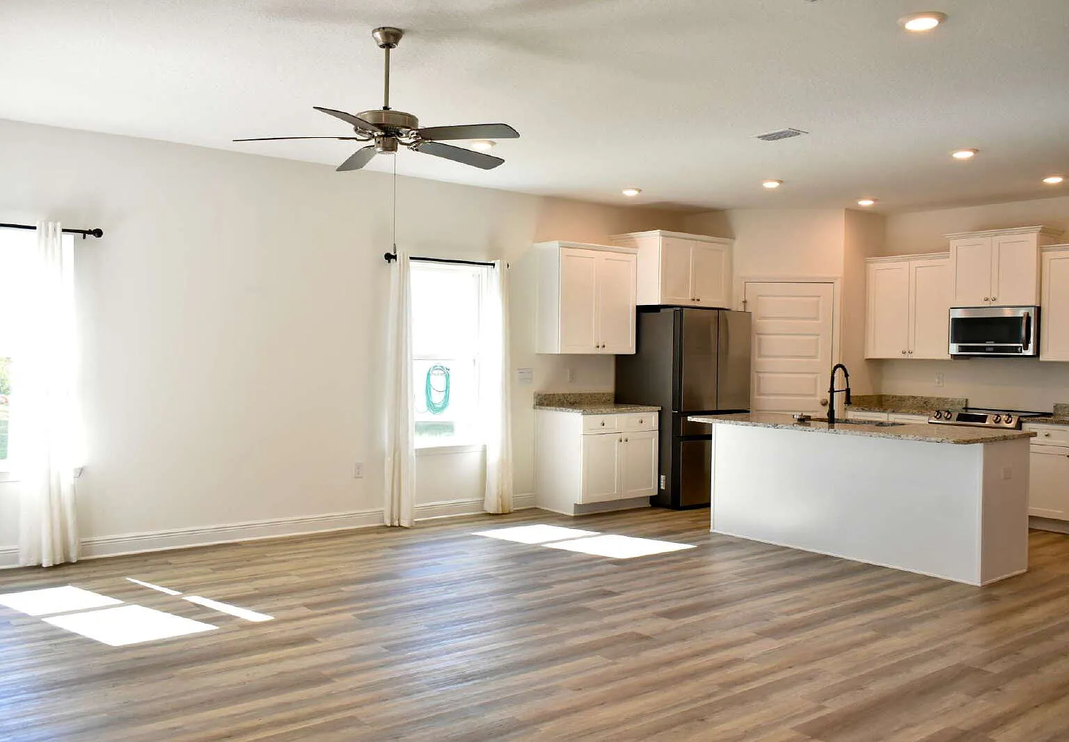 5 bed, 3.0 bath, 2232 sqft, $3,000 — Photo 4
