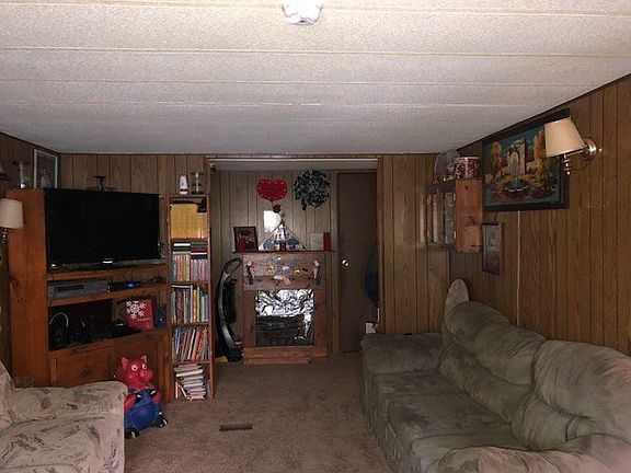 4th image of 123 Railroad St