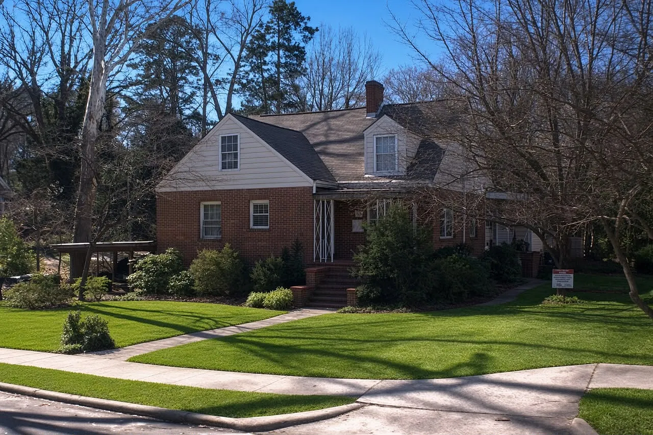 12 bed, 13400 sqft, $12,000 — Photo 1
