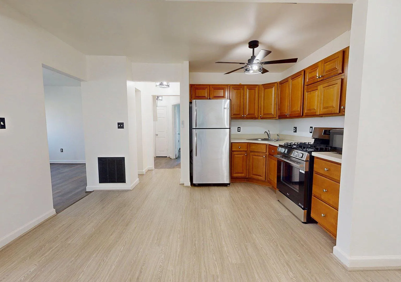 2 bed, 1.0 bath, 1368 sqft, $2,500 — Photo 2