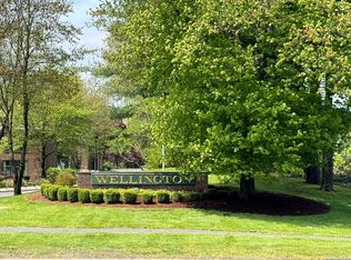 73 Wellington Dr #73, Farmington, CT 06032