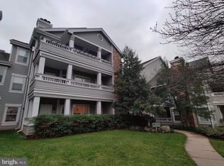 13058 Autumn Woods Way APT 203, Fairfax, VA 22033