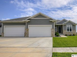 9420 Green Valley Ln, Lincoln, NE 68516