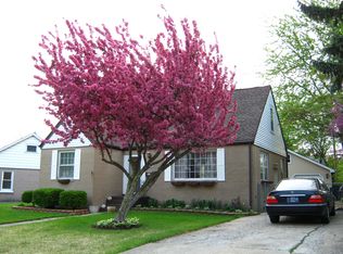 11 Beverly Blvd, Hobart, IN 46342