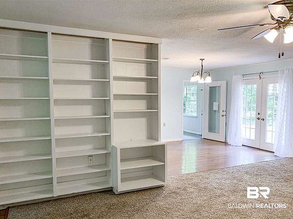 3rd image of 408 W Berry Ave