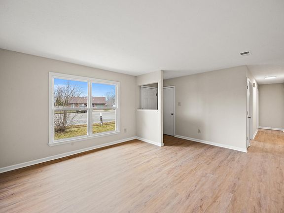 3rd image of 1660 Brentmoor Dr