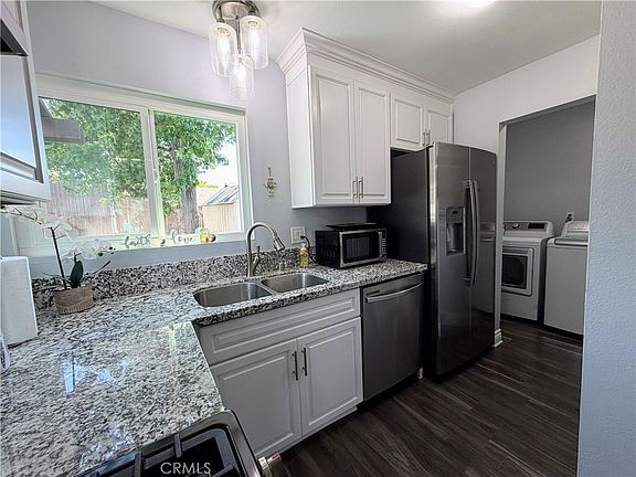 5th image of 200 Janan Ct