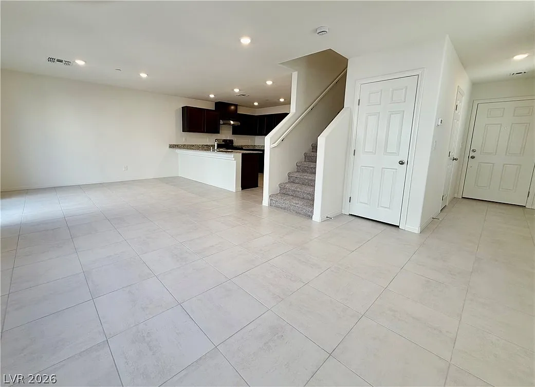 3 bed, 2.5 bath, 1572 sqft, $2,150 — Photo 3
