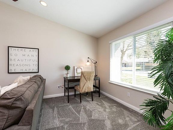 4th image of 801 Shenencock Ct