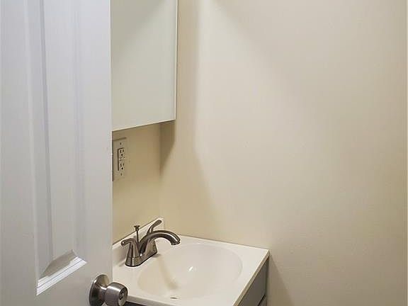 3rd image of 5044 Westlake Dr