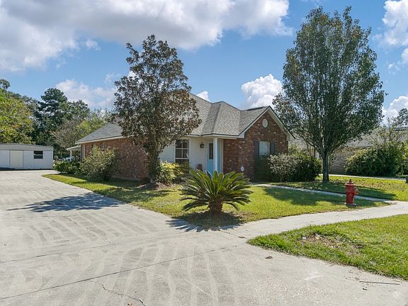 3rd image of 224 S Daphne Dr