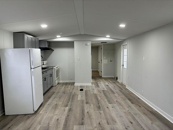 2nd image of 1049 Harmon Ave #D-60
