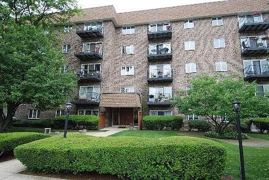 2nd image of 907 Curtiss St APT 207