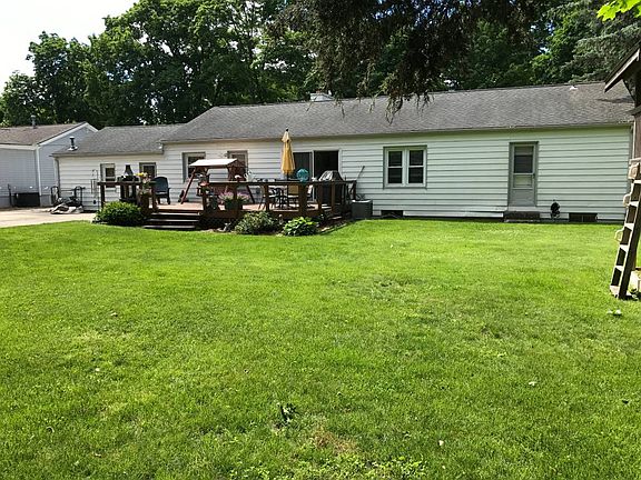 3rd image of 6464 Crest Dr