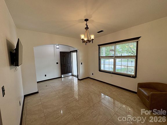 4th image of 708 Jones Branch Dr