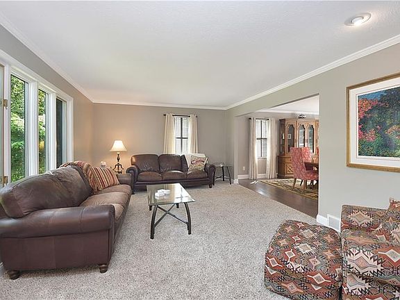4th image of 2600 Butternut Ln