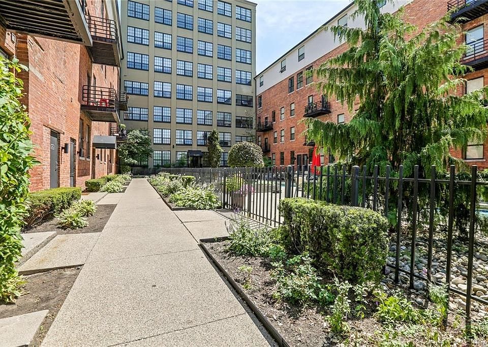 1st image of 6533 E Jefferson Ave APT 313