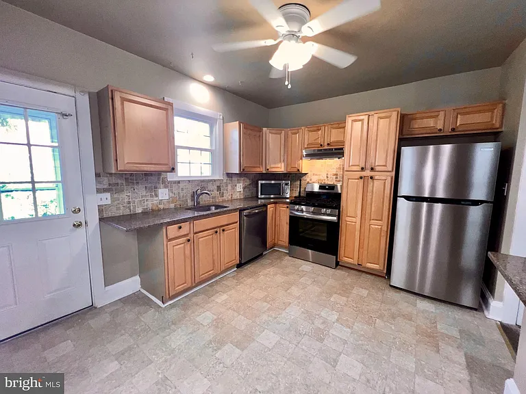 40 Lincoln Ave — Photo 6