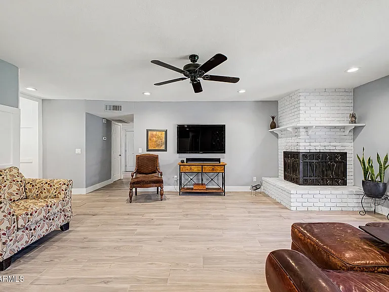 139 E Heather Ave — Photo 5