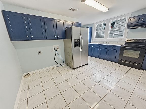 3rd image of 1656 Pleasure St