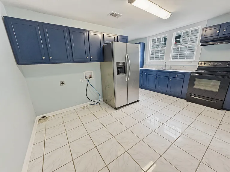 1656 Pleasure St — Photo 3